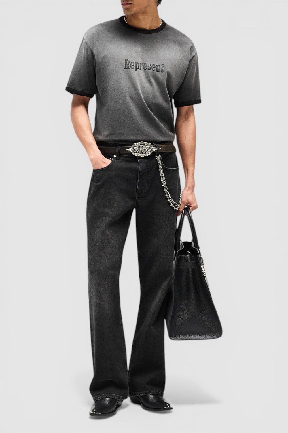 תמונת כל הלוק של חולצת טי